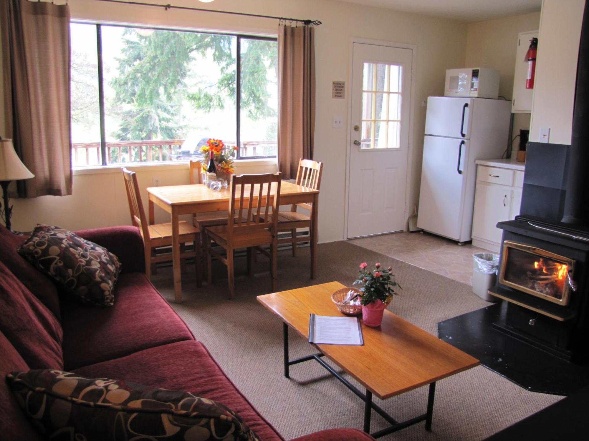Green Acres Lakeside Resort Salt Spring Island Ганг Экстерьер фото
