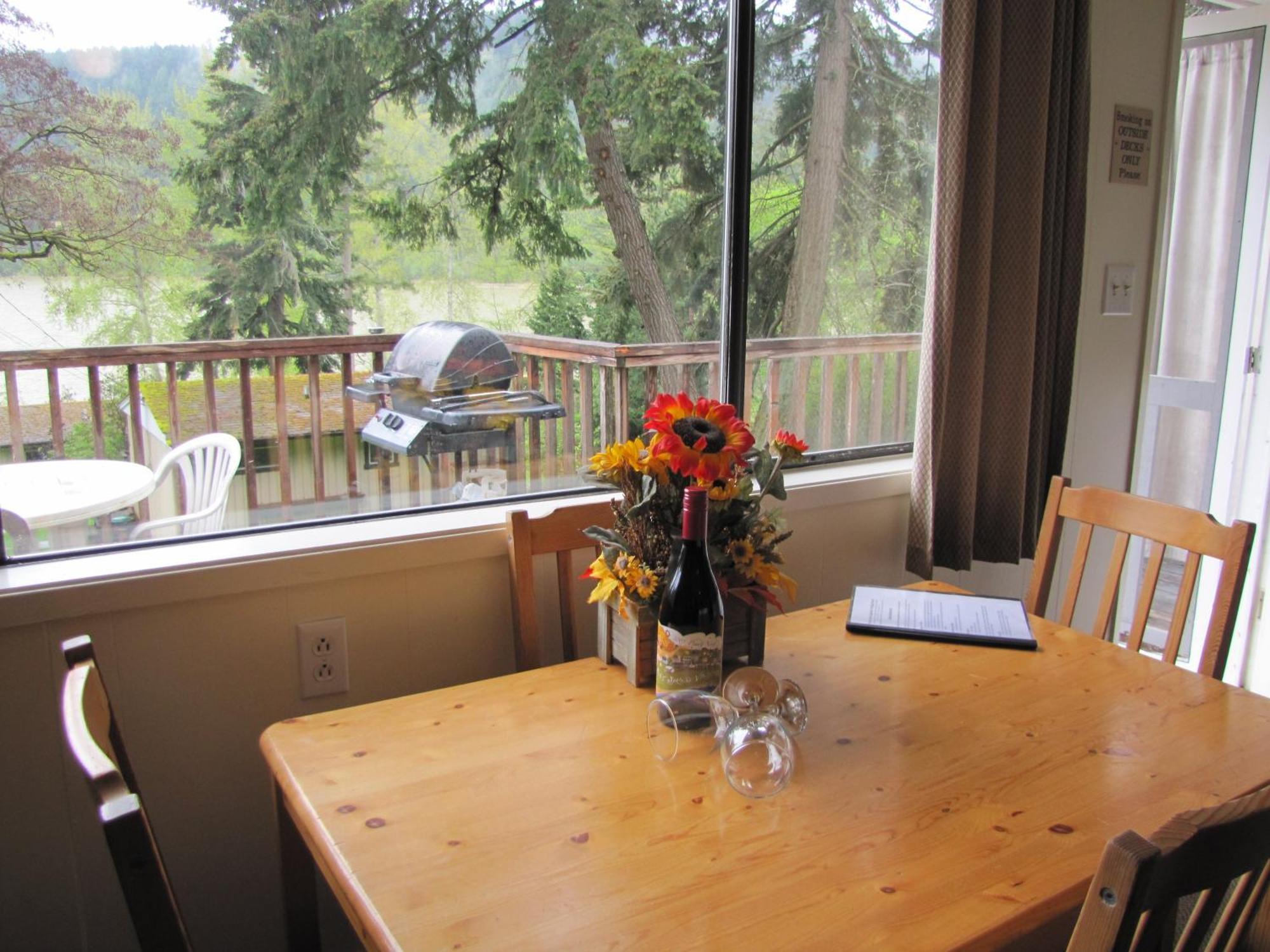 Green Acres Lakeside Resort Salt Spring Island Ганг Экстерьер фото